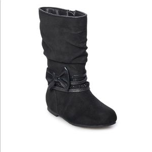 Cute little black boots 🖤